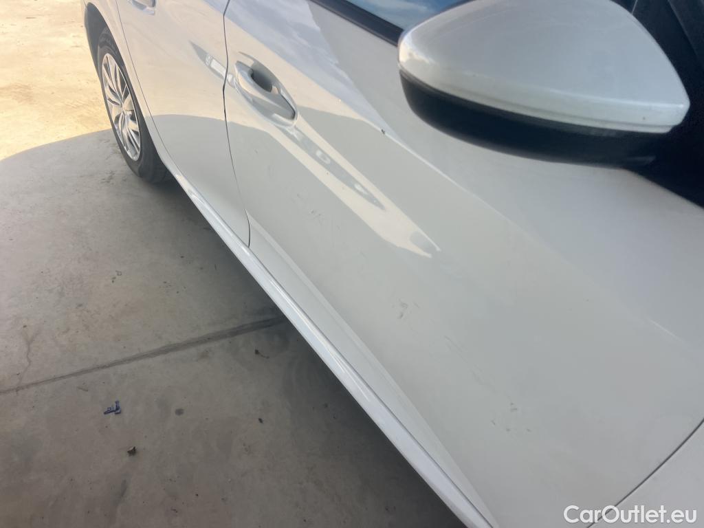  Peugeot  208 PEUGEOT  / 2019 / 5P / berlina con portón BlueHDi 73kW (100CV) Active #21