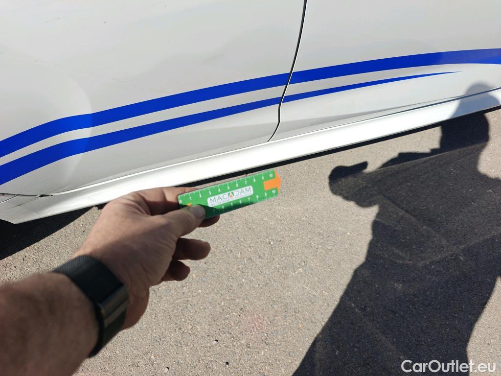  Toyota  Yaris TOYOTA  / 2020 / 5P / berlina con portón 1.5 120H Active Tech #29