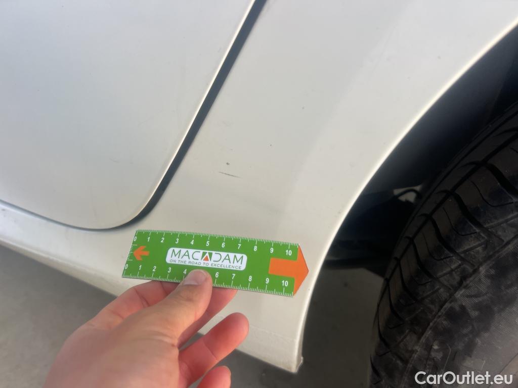  Peugeot  208 PEUGEOT  / 2019 / 5P / berlina con portón BlueHDi 73kW (100CV) Active #23