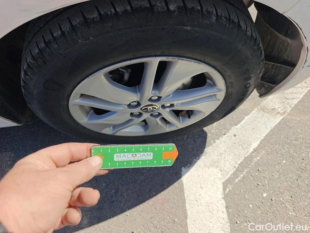  Toyota  Yaris TOYOTA  / 2020 / 5P / berlina con portón 1.5 120H Active Tech #17