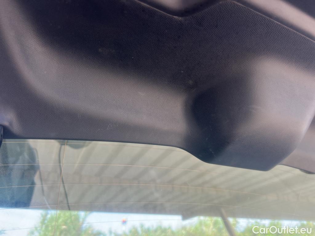  Peugeot  208 PEUGEOT  / 2019 / 5P / berlina con portón BlueHDi 73kW (100CV) Active #18