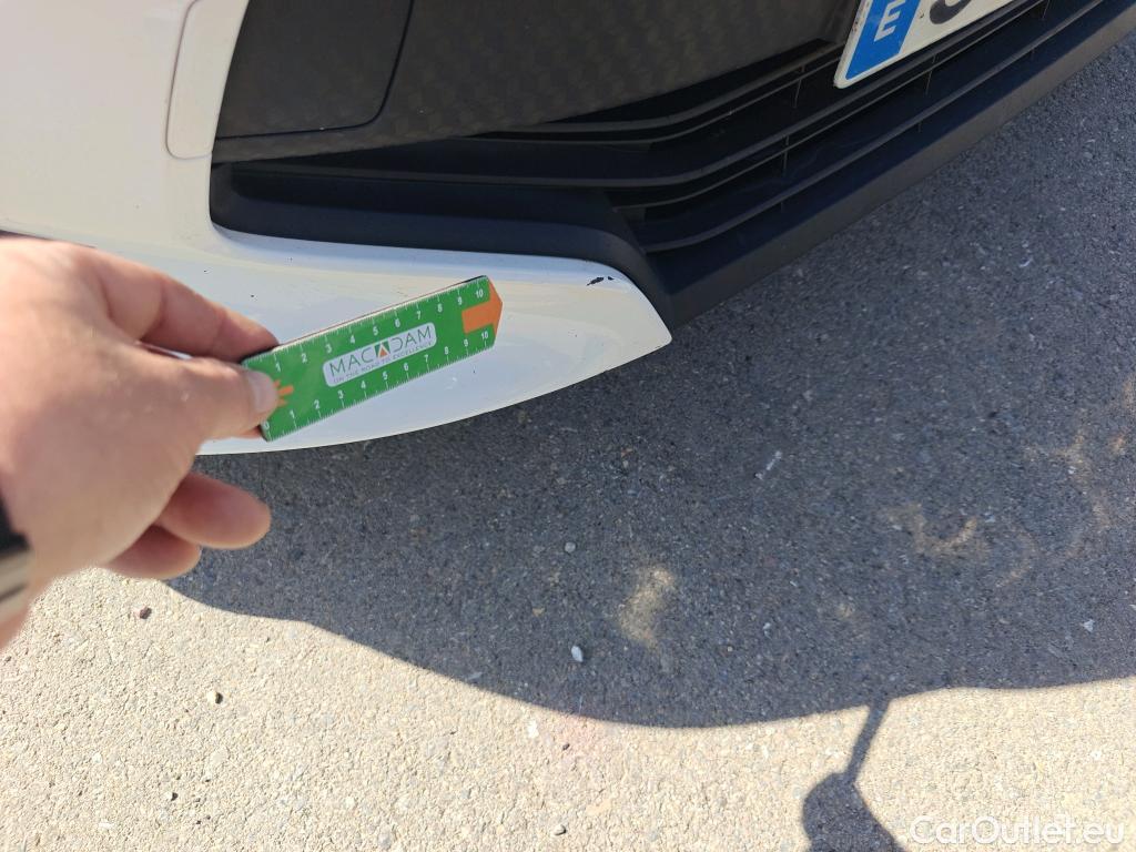  Toyota  Yaris TOYOTA  / 2020 / 5P / berlina con portón 1.5 120H Active Tech #33