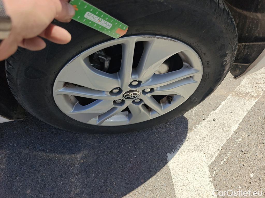  Toyota  Yaris TOYOTA  / 2020 / 5P / berlina con portón 1.5 120H Active Tech #18