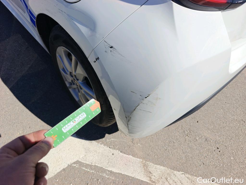  Toyota  Yaris TOYOTA  / 2020 / 5P / berlina con portón 1.5 120H Active Tech #38