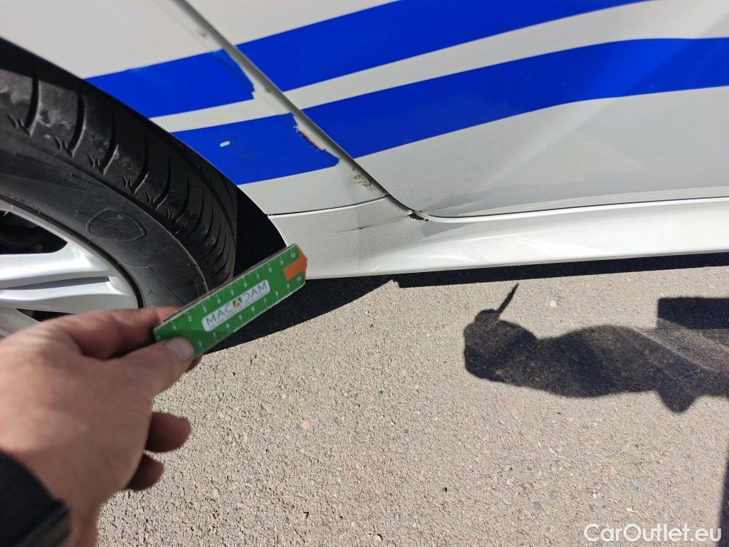  Toyota  Yaris TOYOTA  / 2020 / 5P / berlina con portón 1.5 120H Active Tech #30