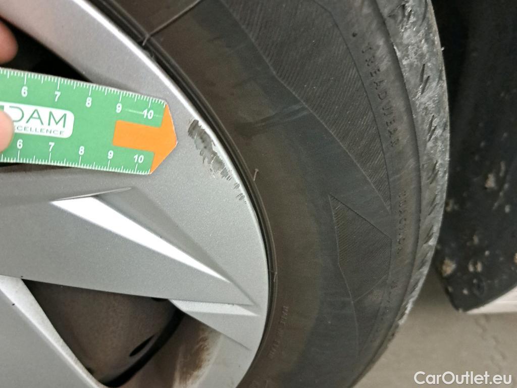  Hyundai  i20 HYUNDAI  / 2020 / 5P / berlina con portón 1.0 TGDI 74kW (100CV) 48V Essence #24