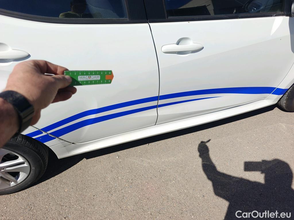  Toyota  Yaris TOYOTA  / 2020 / 5P / berlina con portón 1.5 120H Active Tech #12