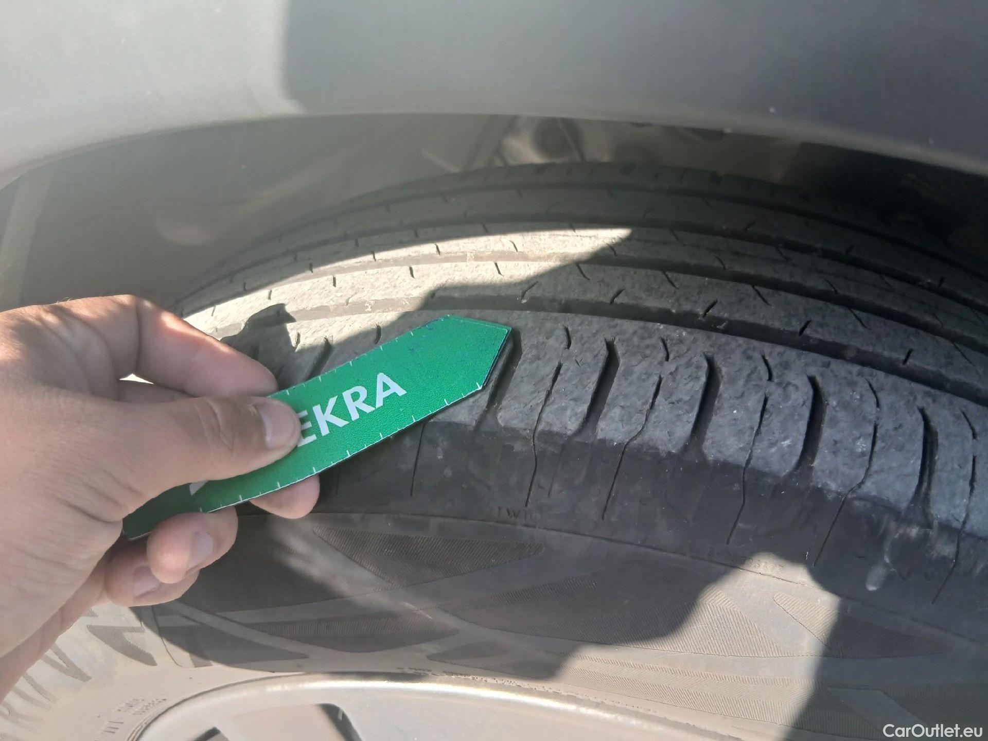  Nissan  Qashqai NISSAN  / 2021 / 5P / todoterreno DIG-T 103kW (140CV) mHEV 4x2 Acenta #4