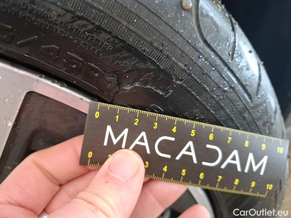  Bmw  Serie 1 BMW Série 1 / 2019 / 5P / Berline 116i Business Design #4