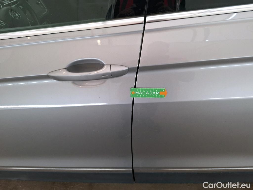  Volkswagen  Tiguan VOLKSWAGEN  / 2016 / 5P / SUV 2.0 TDI 150 DSG7 Carat #6