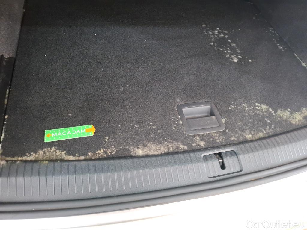  Volkswagen  Tiguan VOLKSWAGEN  / 2016 / 5P / SUV 2.0 TDI 150 DSG7 Carat #15