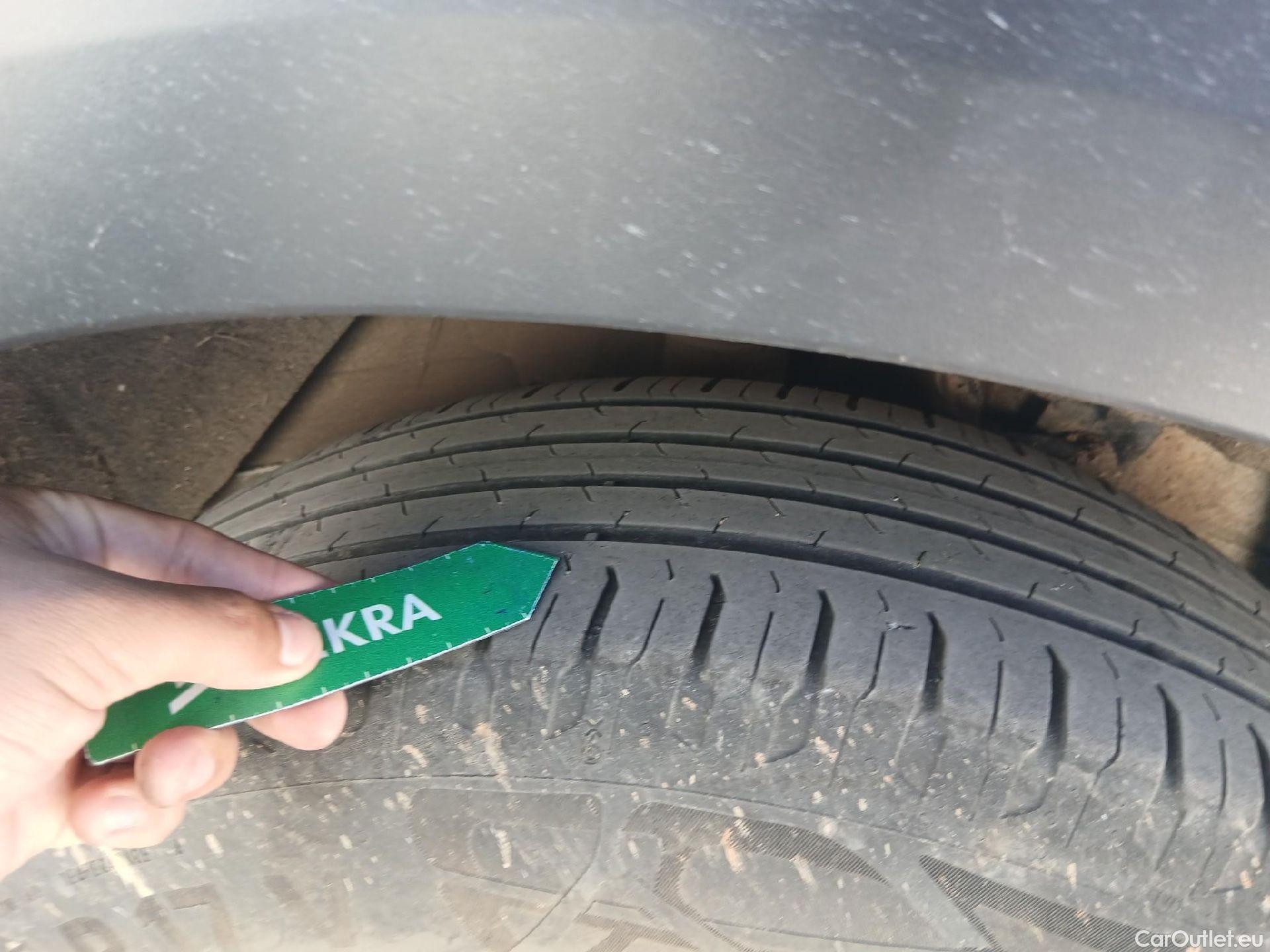  Nissan  Qashqai NISSAN  / 2024 / 5P / todoterreno DIG-T 103kW (140CV) mHEV 4x2 Acenta #2