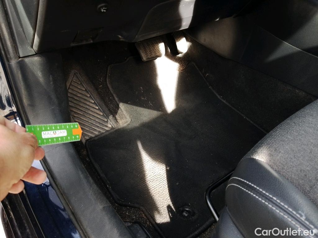  Toyota  Corolla TOYOTA  / 2019 / 5P / familiar 2.0 180H STYLE E-CVT TOURING SPORT #40