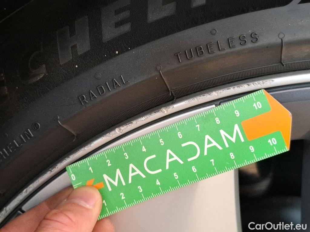  Tesla  Model Y TESLA  / 2020 / 5P / SUV Grande Autonomie Dual-Motor AWD #18