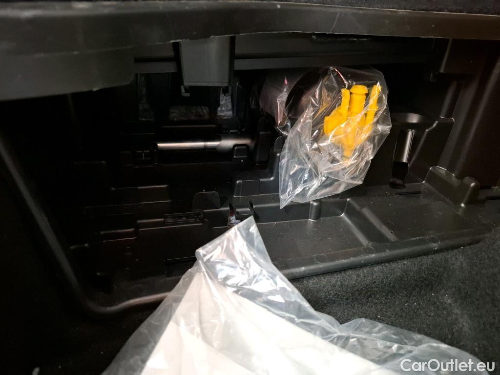  Mercedes  G-Klasee MERCEDES-BENZ GLC Coupe / 2019 / 5P / Coupé 2.0 GLC 300 E AMG LINE 4MATIC #31