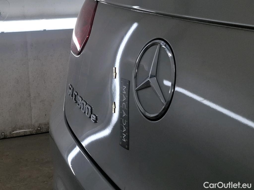  Mercedes  G-Klasee MERCEDES-BENZ GLC Coupe / 2019 / 5P / Coupé GLC 300 e AMG Line 4Matic #81