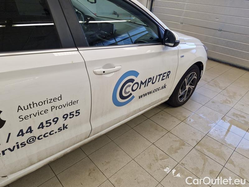  Hyundai  i30   cw (PD)(2017->)  Kom.1.5 T-GDI Family AT #4