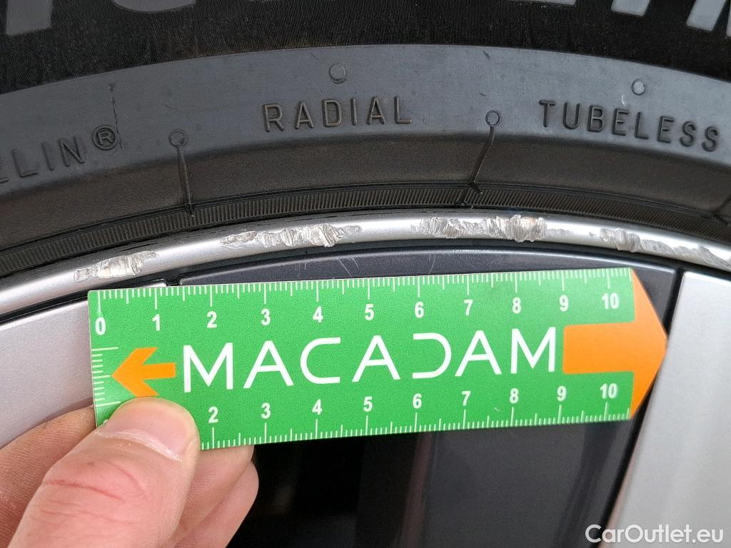  Tesla  Model Y TESLA  / 2020 / 5P / SUV Grande Autonomie Dual-Motor AWD #8