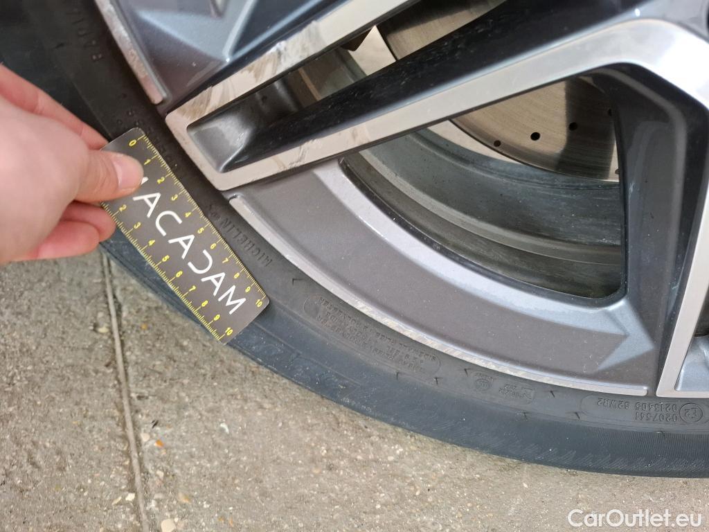  Mercedes  G-Klasee MERCEDES-BENZ GLC Coupe / 2019 / 5P / Coupé 2.0 GLC 300 E AMG LINE 4MATIC #7