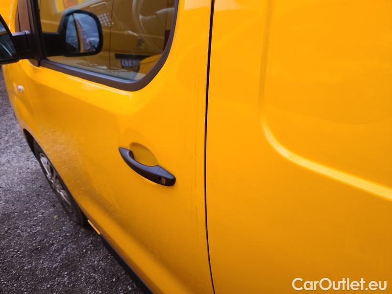  Peugeot  Expert  LCV (2016) Exp.2.0HDi 120 Premium L3H1 4d #1