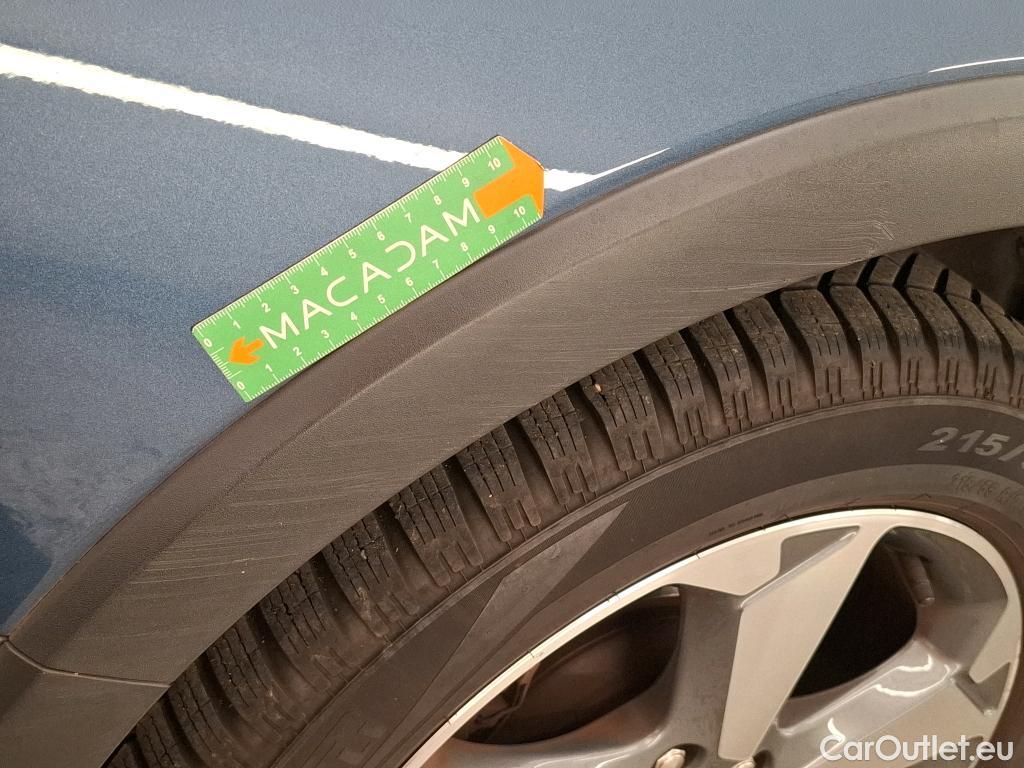  Ford  Focus FORD  SW / 2018 / 5P / Crossover 1.0 Flexifuel hybrid 125 Active Business #47