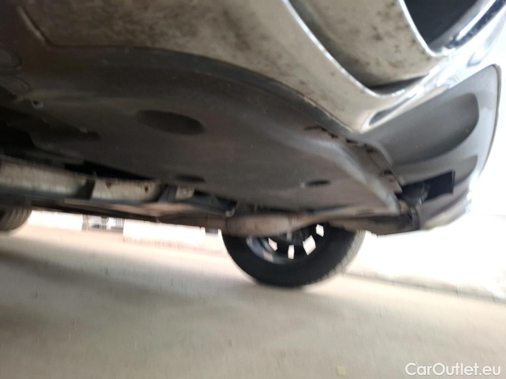  Mercedes  GLA MERCEDES-BENZ  / 2020 / 5P / SUV 2.0  200 D BUSINESS LINE DCT #17