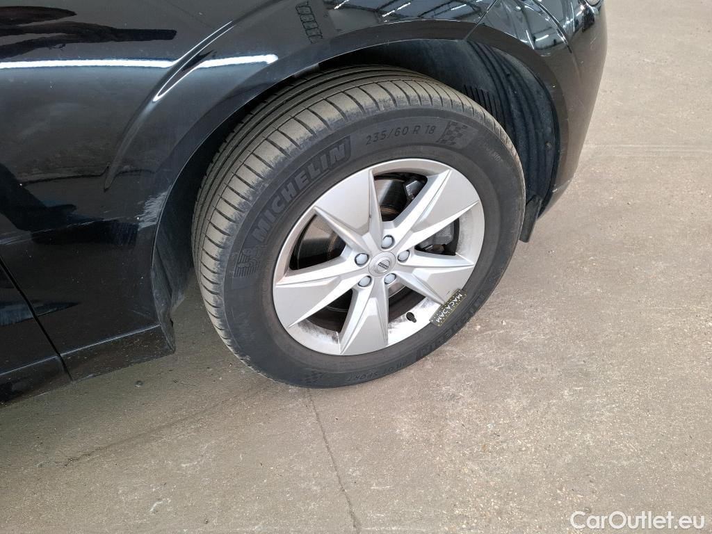  Volvo  XC60 VOLVO  / 2021 / 5P / SUV B4 197 Geartronic 8 Momentum Business #53