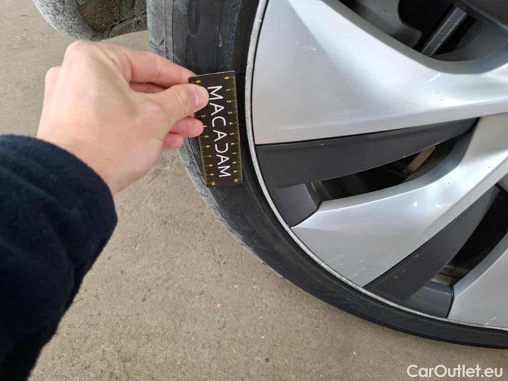  Tesla  Model Y TESLA  2021 5P  SUV RWD #6