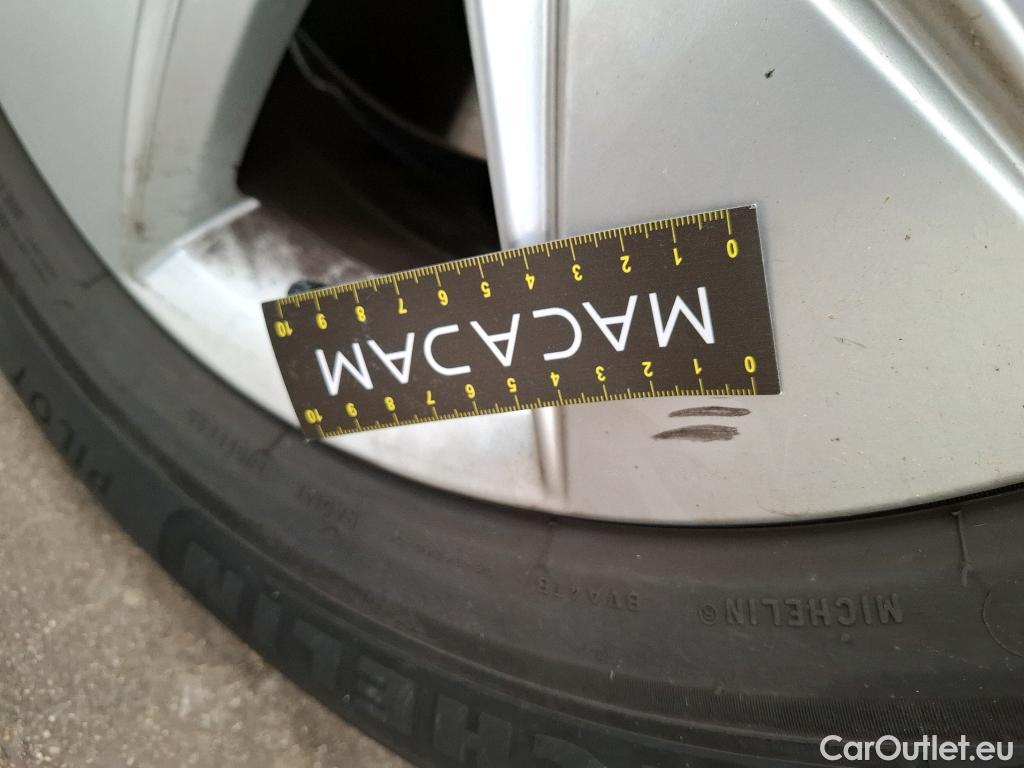  Volvo  XC60 VOLVO  / 2021 / 5P / SUV B4 197 Geartronic 8 Momentum Business #56