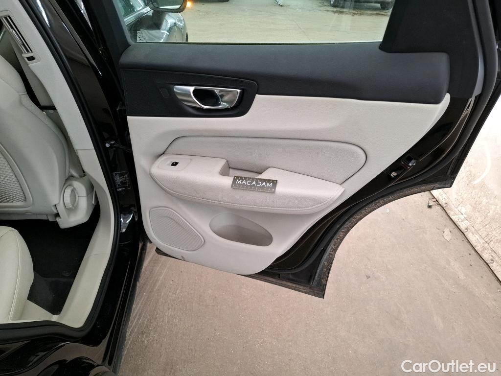  Volvo  XC60 VOLVO  / 2021 / 5P / SUV B4 197 Geartronic 8 Momentum Business #23