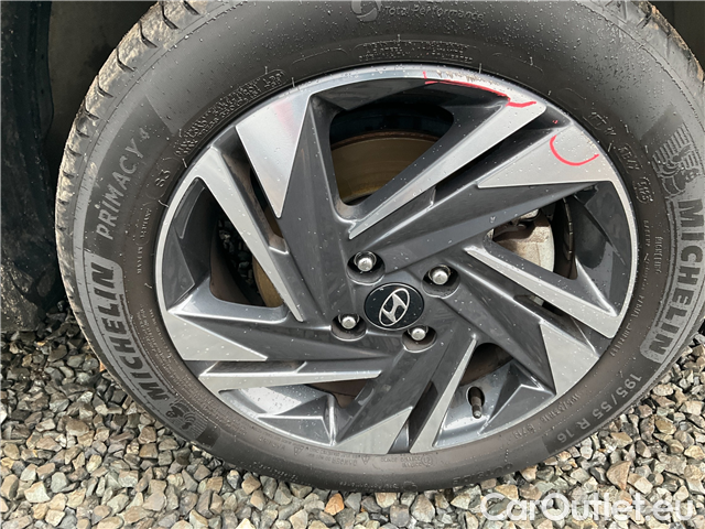  Hyundai  Bayon  1.0 T-GDI Play 5d #2