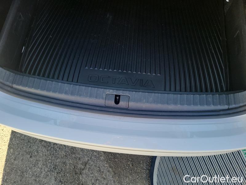  Skoda  Octavia  Combi (NX3)(2020) Oct.Combi 1.5TSI 110 Style #3