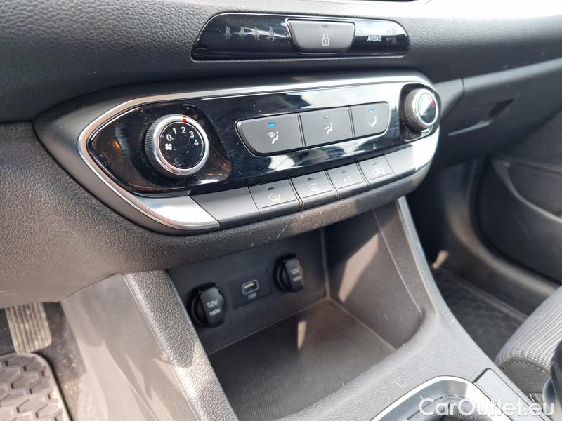  Hyundai  i30   cw (PD)(2017->)  kom. TGDI 120 Start Plus #17