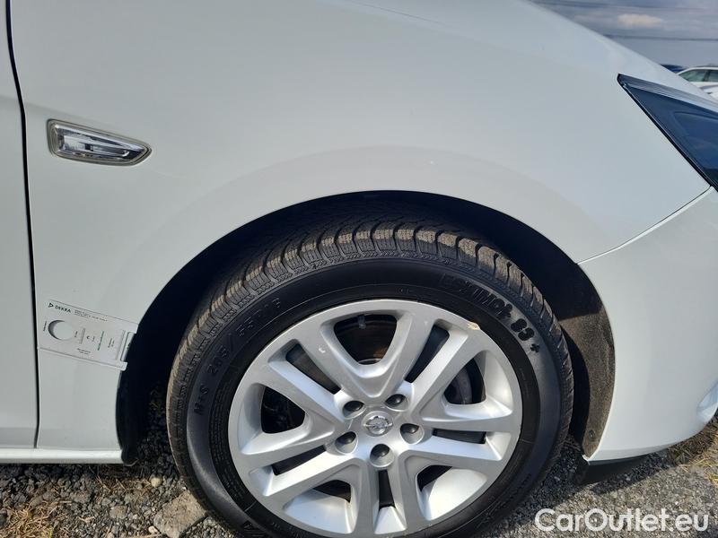  Opel  Astra  SportsTourer (2022) ST 1.5CDTi 77 Edition 5d #22