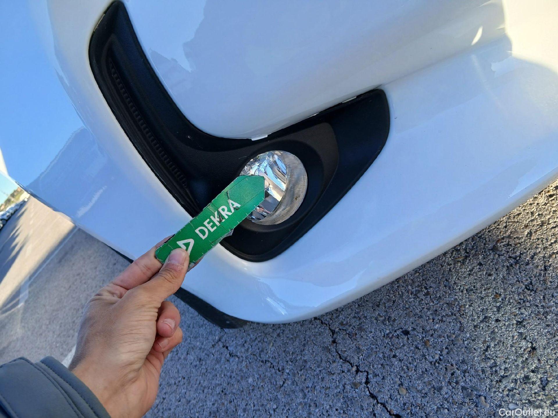  Toyota  Yaris TOYOTA  / 2020 / 5P / berlina con portón 1.5 120H Active Tech #4