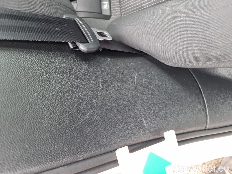  Volkswagen  Golf  VIII (CD1) (2019) 1.0TSI 81 5d #9