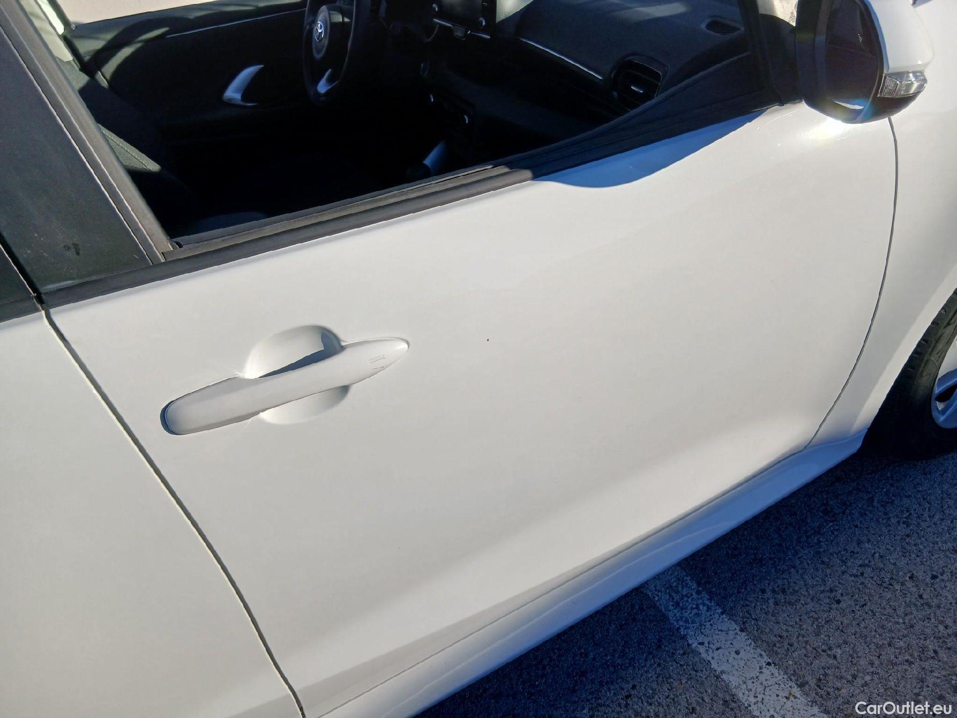  Toyota  Yaris TOYOTA  / 2020 / 5P / berlina con portón 1.5 120H Active Tech #14