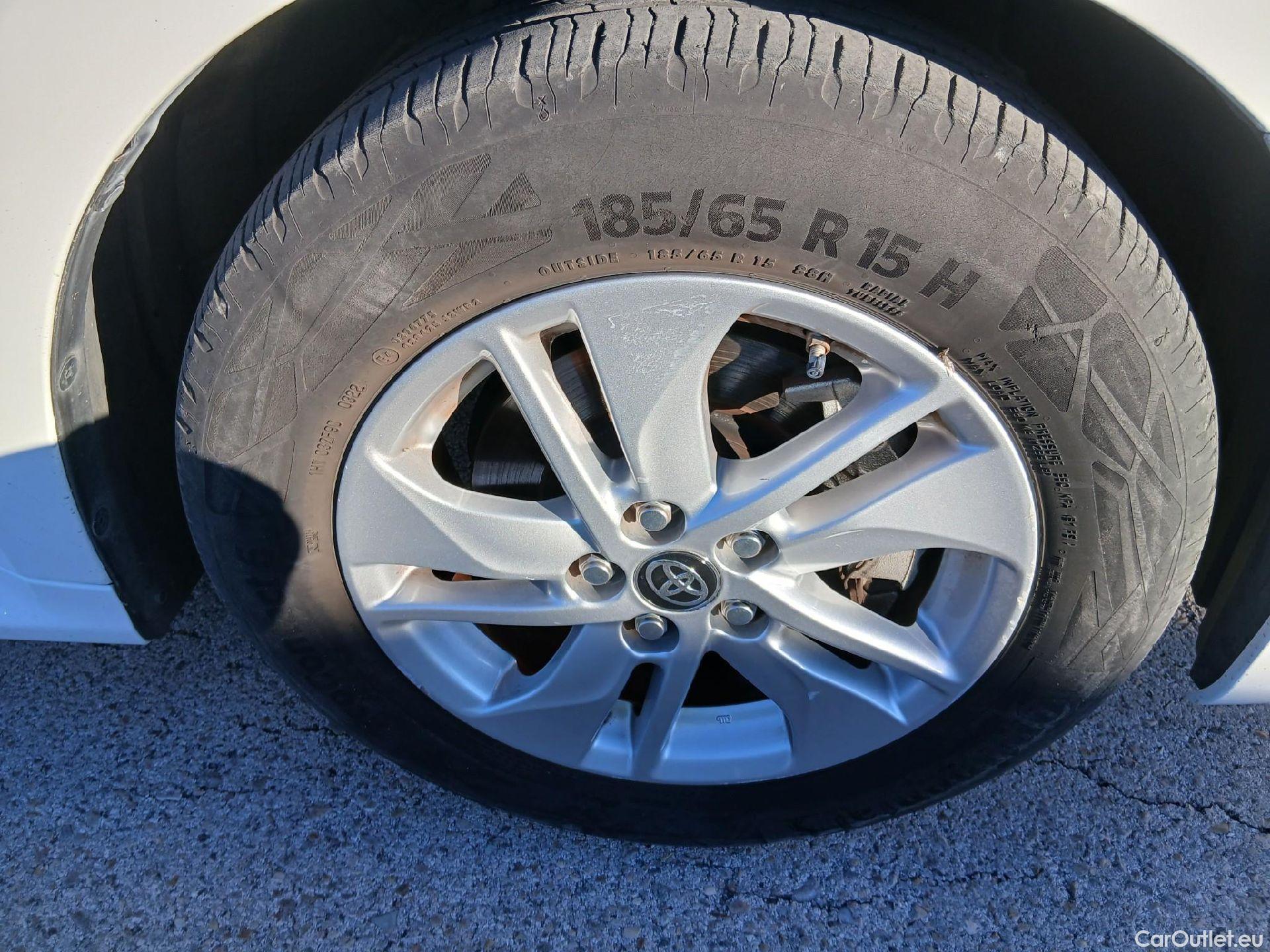  Toyota  Yaris TOYOTA  / 2020 / 5P / berlina con portón 1.5 120H Active Tech #20