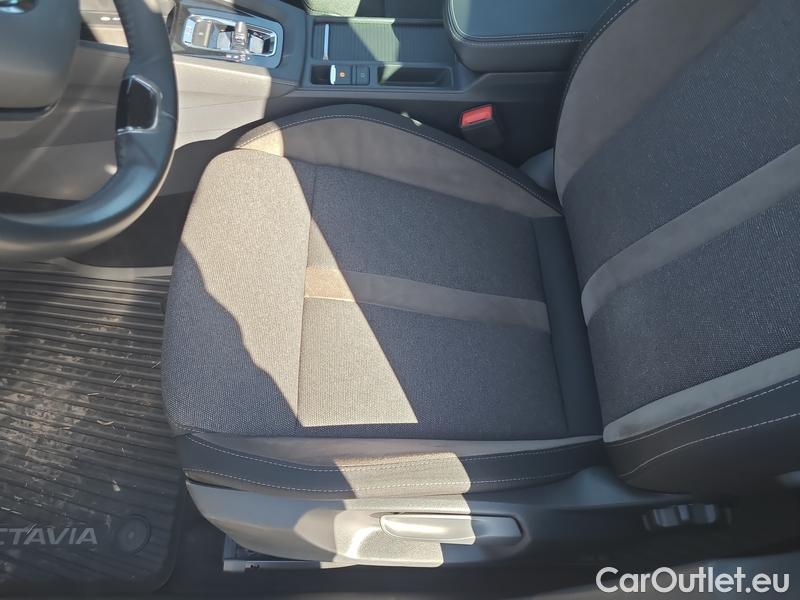  Skoda  Octavia  Combi (NX3)(2020) Oct.C.2.0TDI 110 4x4 Scout AT #11