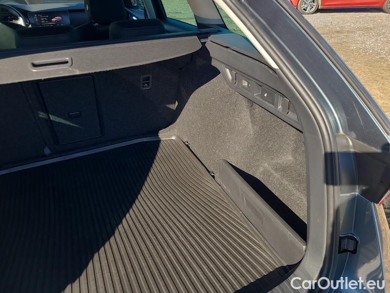  Skoda  Octavia  Combi (NX3)(2020) Oct.C.2.0TDI 110 4x4 Scout AT #21