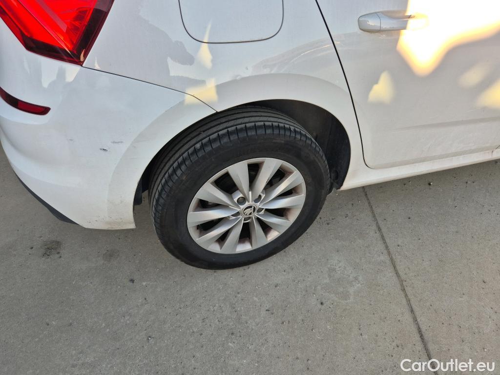  Skoda  KAMIQ SKODA  1.0 TSI 81kW (110CV) DSG Ambition #26