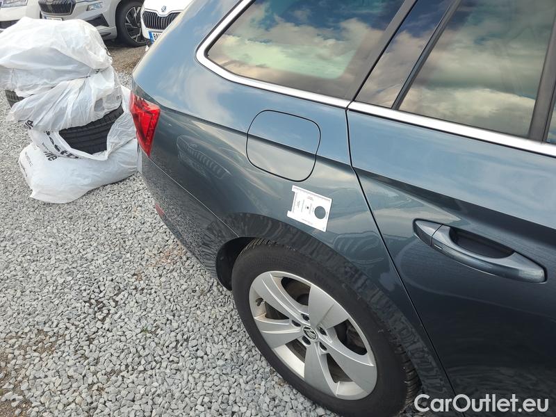  Skoda  Superb  Combi (3V5)(2015) Sup.C.FL2.0TSI 200  L&K 4x4 AT #35