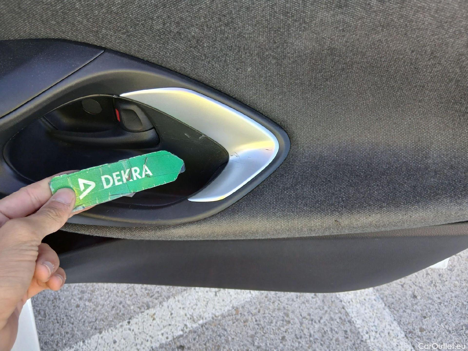  Toyota  Yaris TOYOTA  / 2020 / 5P / berlina con portón 1.5 120H Active Tech #15