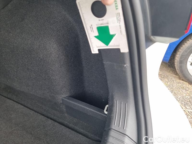  Volkswagen  Golf  VIII (CD1) (2019) 1.0TSI 81 5d #7