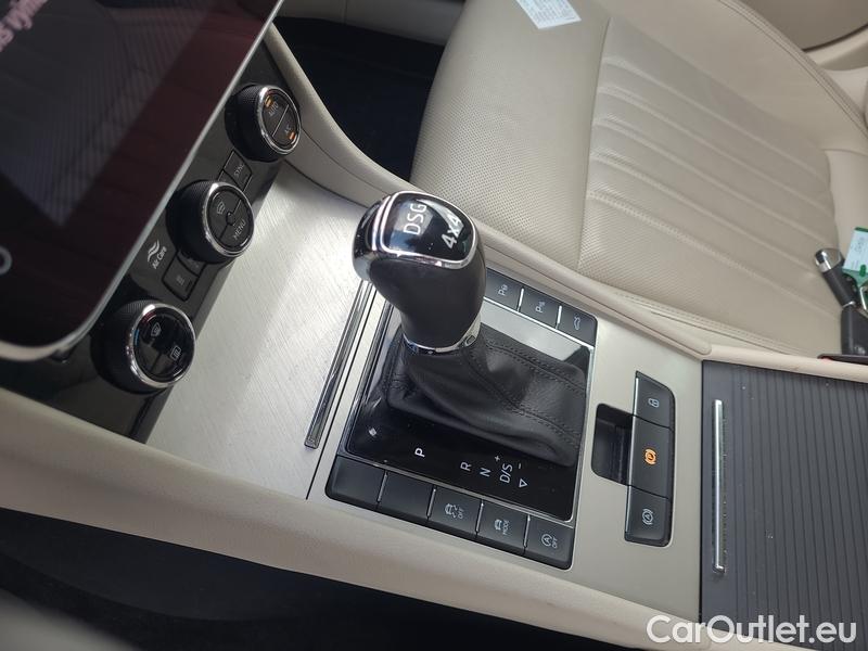  Skoda  Superb  Combi (3V5)(2015) Sup.C.FL2.0TSI 200  L&K 4x4 AT #18