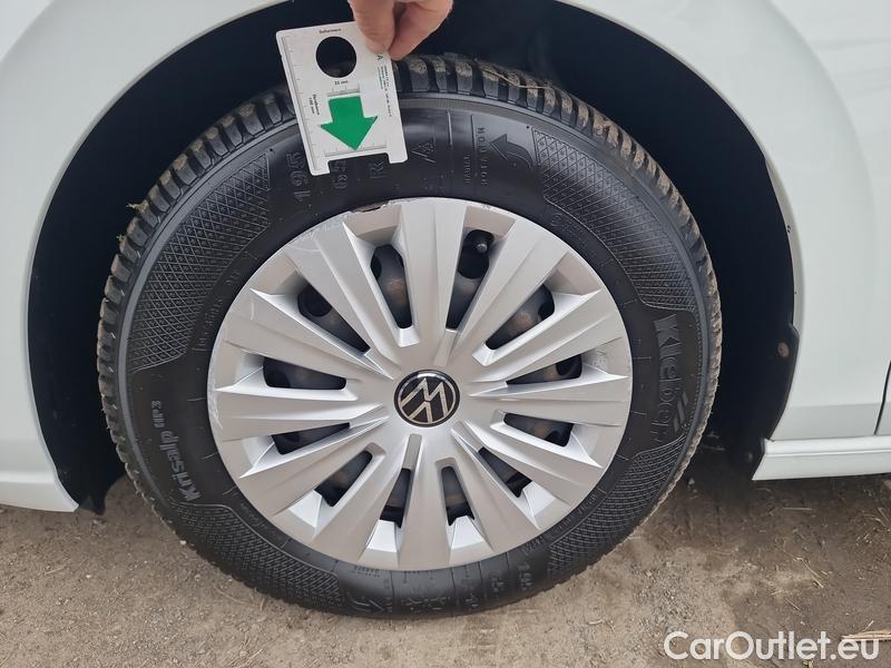  Volkswagen  Golf  VIII (CD1) (2019) 1.0TSI 81 5d #4