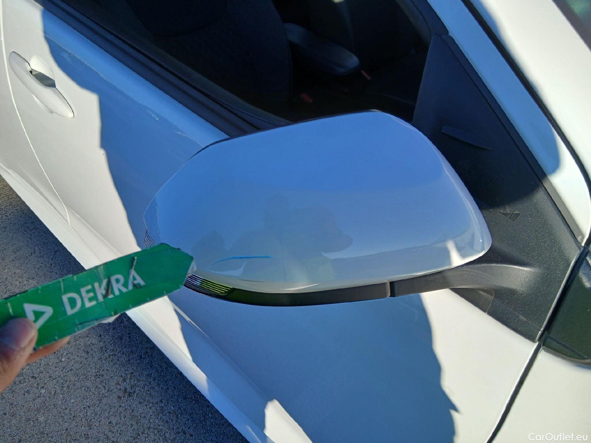  Toyota  Yaris TOYOTA  / 2020 / 5P / berlina con portón 1.5 120H Active Tech #21