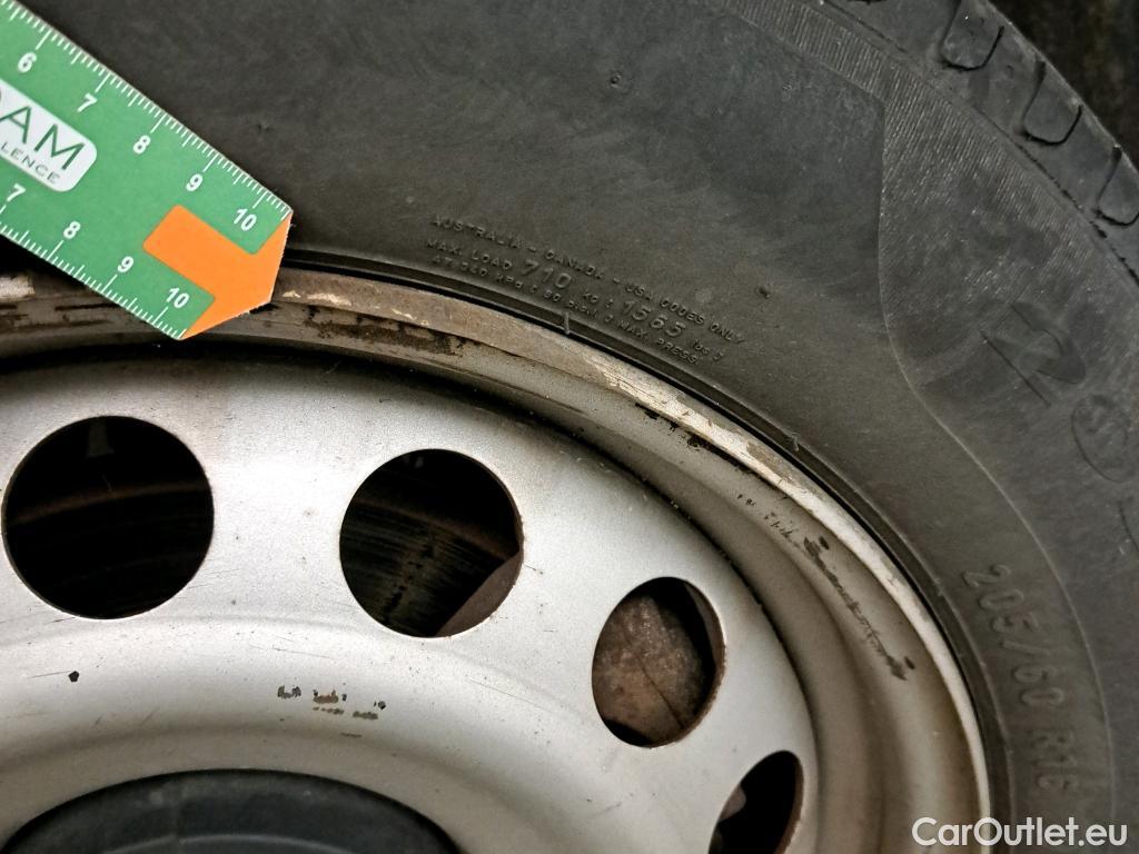  Peugeot  Partner PEUGEOT  / 2018 / 3P / furgón derivado de turismo Pro Standard 1000kg BlueHDi 73kW #34