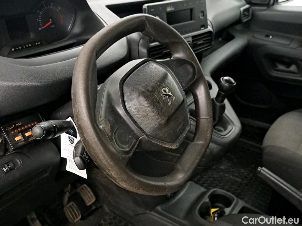  Peugeot  Partner PEUGEOT  / 2018 / 3P / furgón derivado de turismo Pro Standard 1000kg BlueHDi 73kW #61