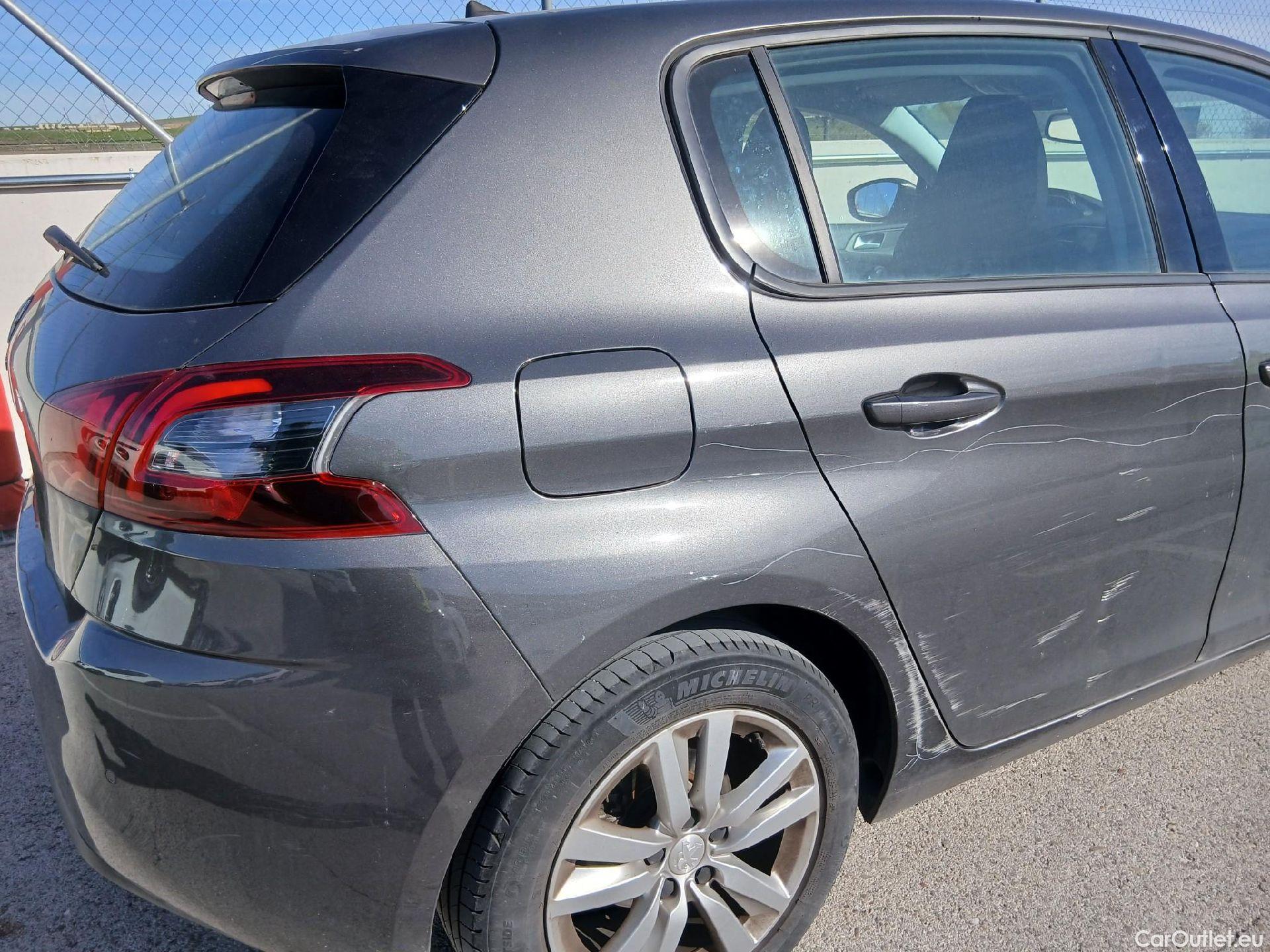  Peugeot  308 PEUGEOT  / 2017 / 5P / berlina con portón 5p Active Pack PureTech 110 S&S #27